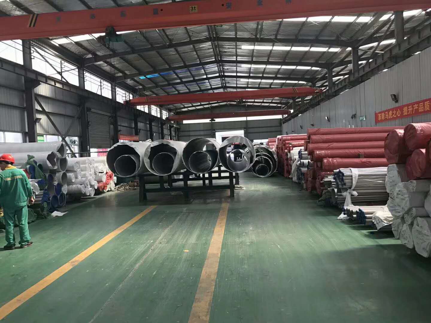 奔際不銹鋼公司倉(cāng)庫(kù)